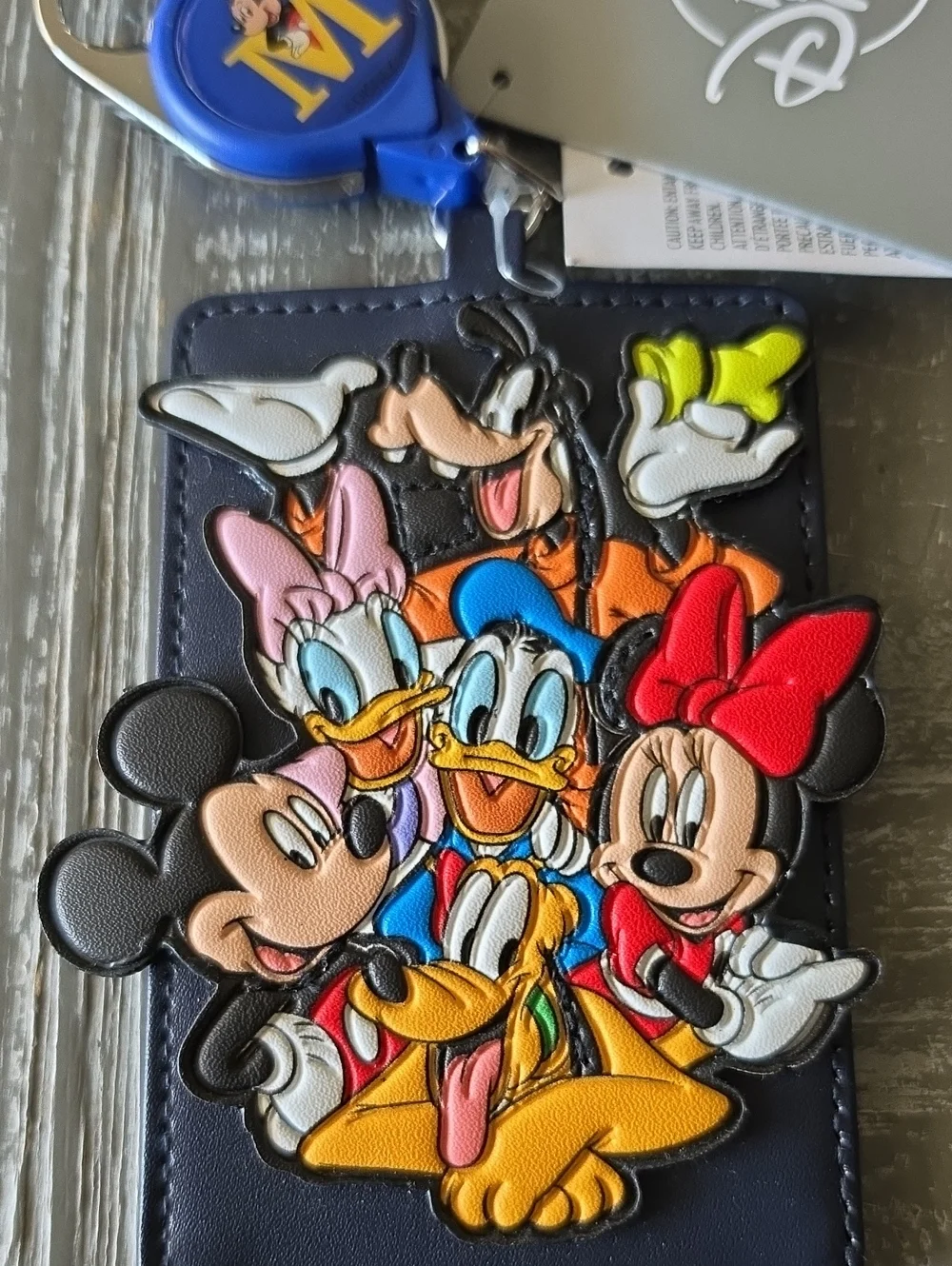 Mickey & Friends Retractable Cardholder Disney Parks 2025 Goofy Minnie Pluto